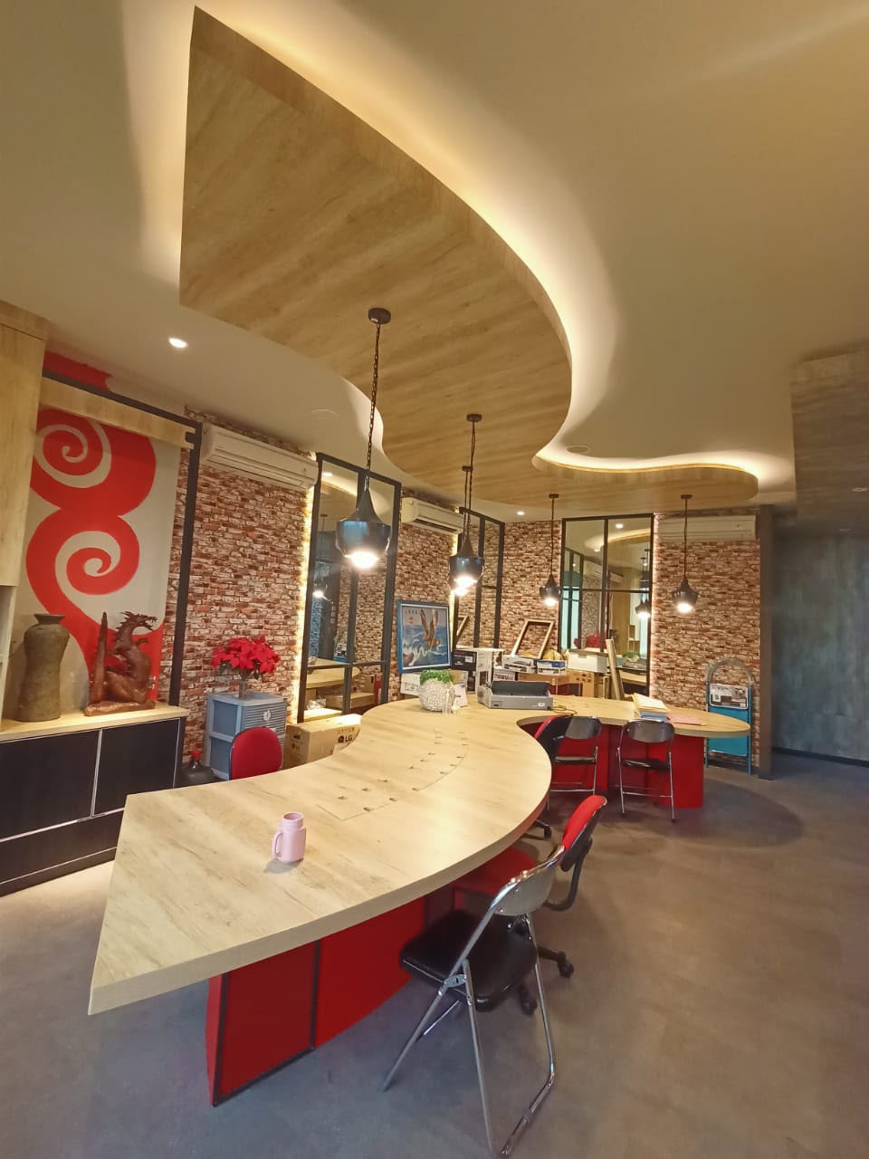 Desain interior rumah minimalis modern oleh Cahaya Interior Sejahtera
