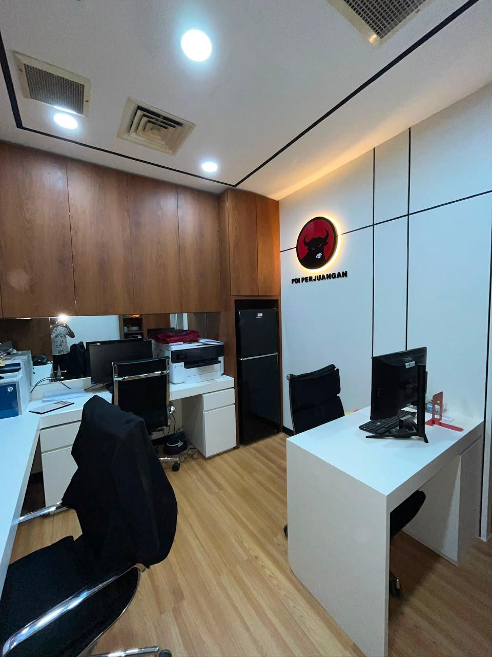 Kantor Fraksi PDI Perjuangan gallery image